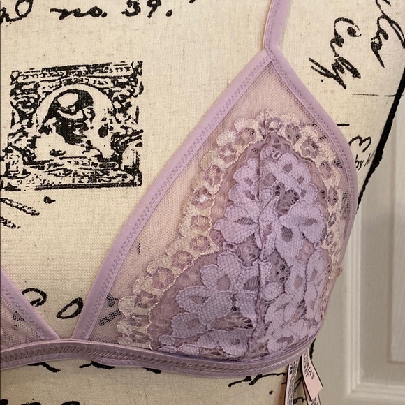 Victoria's Secret Triangle Bralette GORGEOUS Lavender Lace Size Medium - Picture 4 of 11
